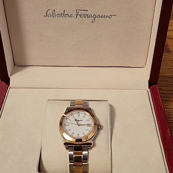 Salvatore Ferragamo Watch - Picture 2 of 9